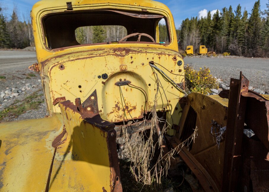 Alaska Highway, Johnsons Crossing, oldtimer car wreckages