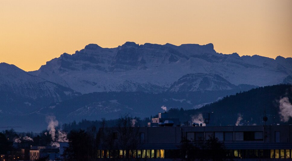 Dübendorf, Blick zum Glärnisch