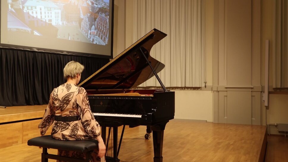 Sibelius Romanze und Daina 9