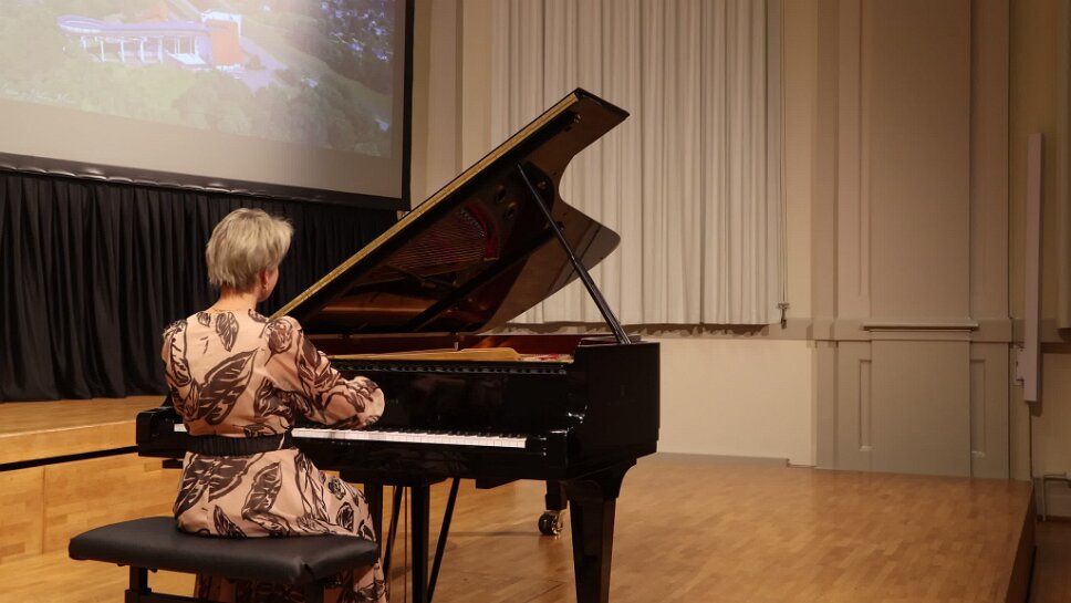 Daina 14 und Ravel Pavane