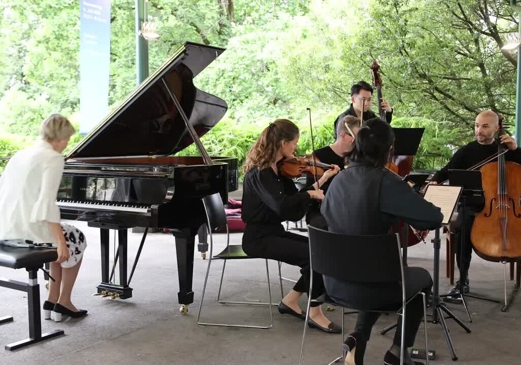 Konzert im Park 2024 Konzert im Park 2024 Arta Arnicane spielt mit dem Galatea Quartet die "Symphonischen Variationen" (César Frank) und...