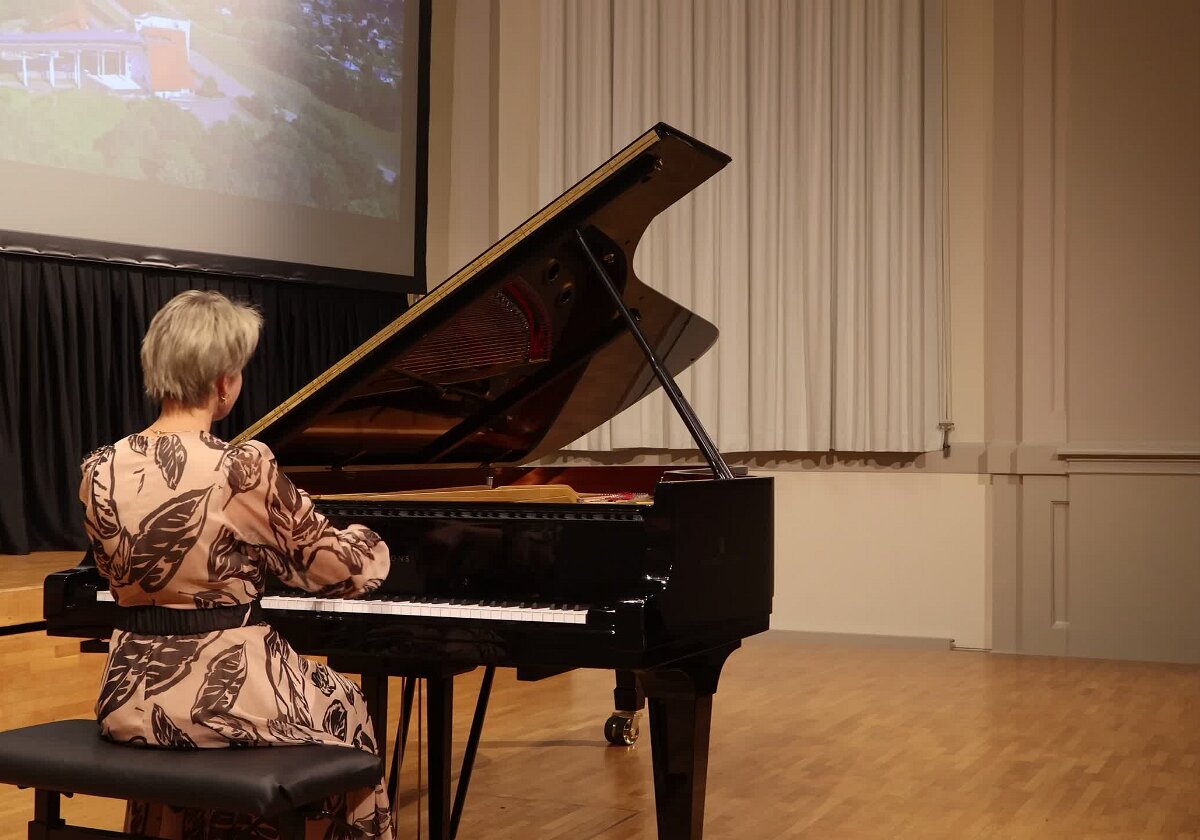 Konzert im Musikzentrum November 2025 Konzert im Musikzentrum November 2025 24 Dainas von Jānis Mediņš gespielt von Arta Arnicane und von Lernenden der MKZ...
